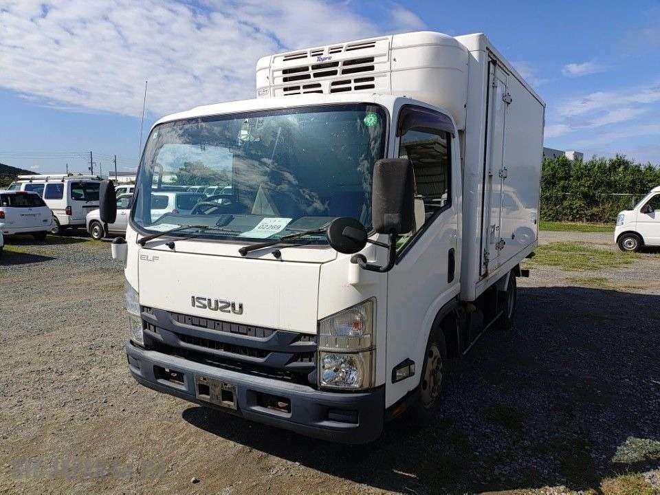 Isuzu Elf 2015 3000 Image