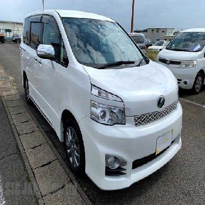 Buy Japanese Toyota Voxy  At STC Japan